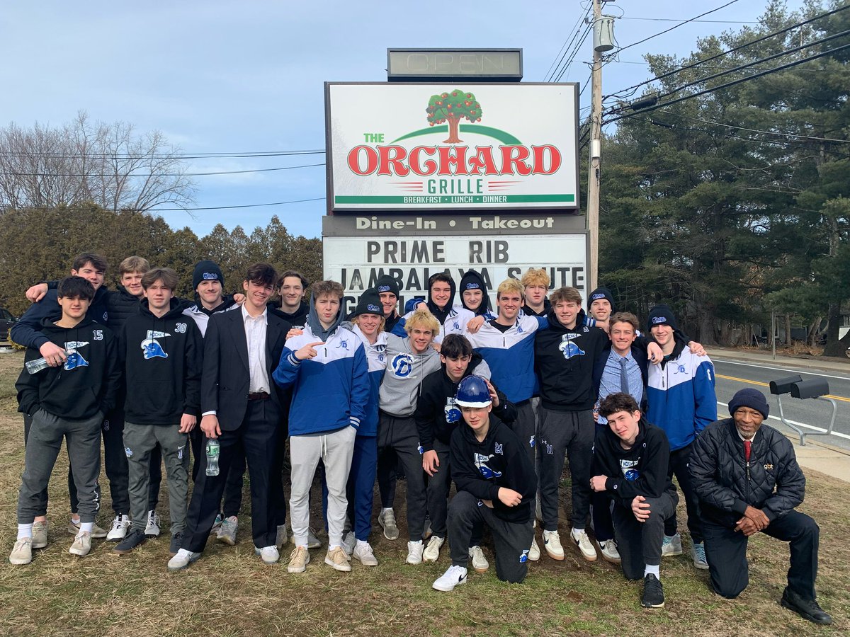 bluewavepuck's tweet photo. The boys and Terry enjoying a pregame lunch before tonight’s game #wavepuck #RhodeIsland https://t.co/QzqnPSD5De