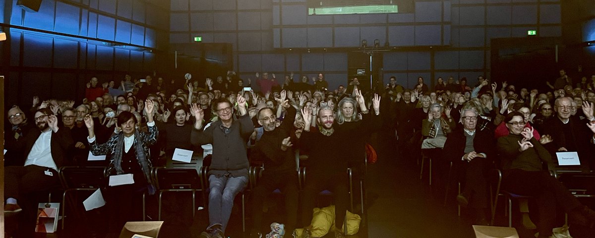 hello from the other side.
#williamforsythe #choreography #craftingattention