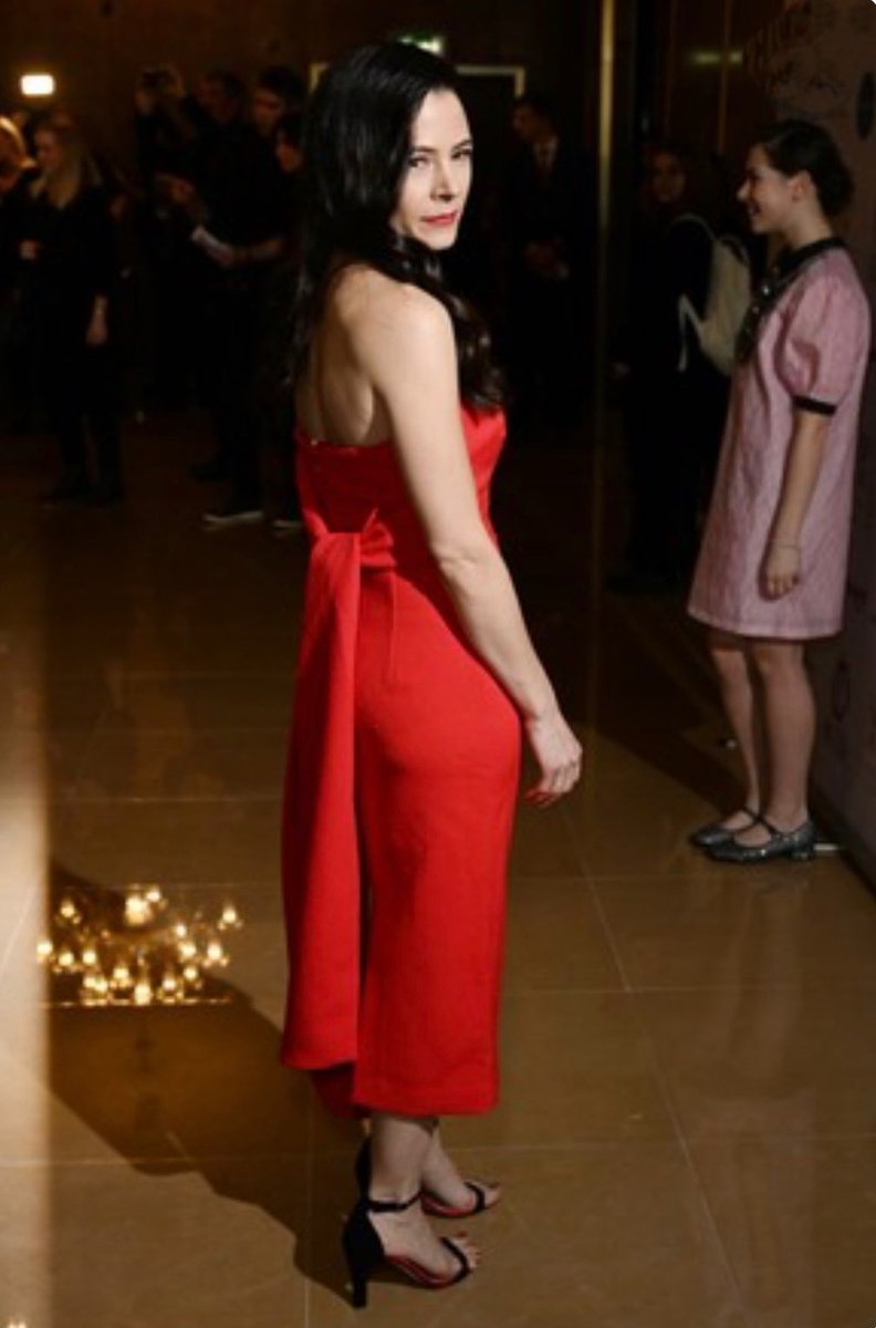 corinagaffey's tweet photo. The gorgeous @ElaineCassidy_ and Kila Cassidy at the #CriticsCircleAwards. Elaine wears a @THEOUTNET dress and @nickihoyne shoes. Kila wears a @dreamsisterjane dress #styledbyme #criticscircle #thewonder #thewondernetflix https://t.co/U8QDHVQkNN