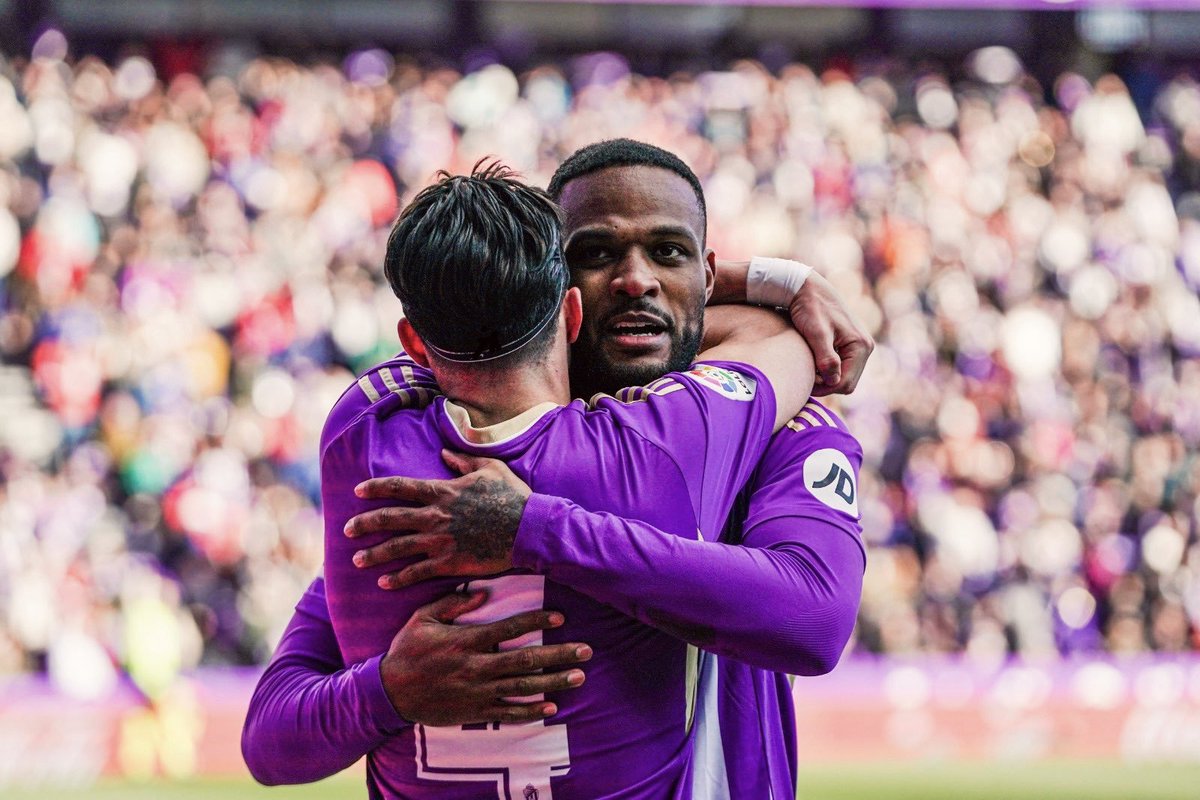 truenorthfoot's tweet photo. CYLE LARIN AGAIN!!! HE SCORES TO GIVE VALLADOLID THE LEAD LATE IN THE GAME!

#CanMNT https://t.co/pd2VQ1kAkJ