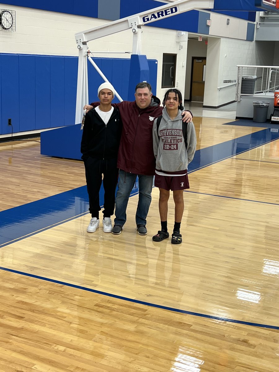 Jbclips1B's tweet photo. Proud of this guy! Ended his last middle school game with a silver bracket championship. Everyone counted this team out, but they managed to come together &amp;fight back. Being down 27-10 to start the 2nd half &amp; came back to win 37-34. Ev finished w/ 27 points. 28, 25 points Friday. https://t.co/it2H1AoXrc