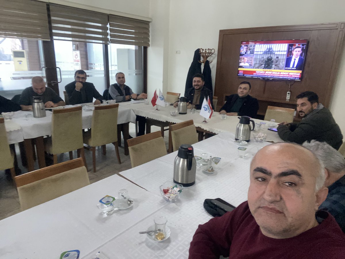 Ak Parti yerel yönetimler olagan aylık toplantımızı Mikail Çakır başkanımız önderliğinde kestane bahçesinde kavaltılı taptık . Bu mekanı ve ikramları bize sunan Sayın Abdullah Özdemir başkanımıza ayriyeten teşekkür ediyorum