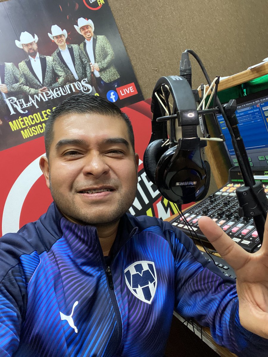 RobertoChoco_'s tweet image. #Rayado en cabina 🎙️ 
¡Vamos @Rayados ! 🔵⚪️🔵
.
#rayados #cabina #locutor #Monterrey
