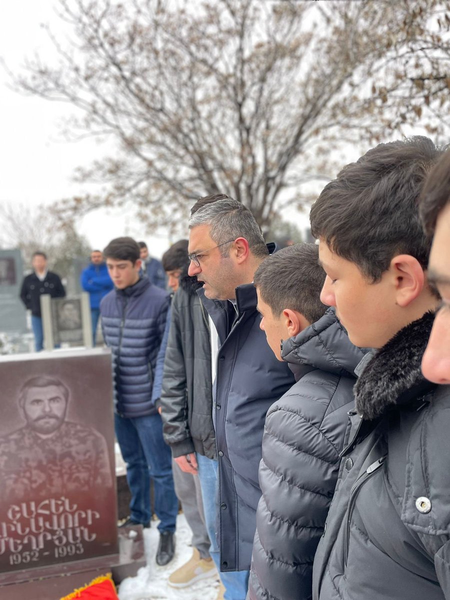 ARFYouthOffice's tweet photo. Այսօր 22 երիտասարդներ միացան ՀՅԴ ՀԵՄ ընտանիքին խոստում տալով Շահէն Մեղրեանի շիրիմին։

Բարի եկաք ՀՅԴ Երիտասարեականի մեծ ընտանիք։

@ArfHem https://t.co/nwWmnFYaD8