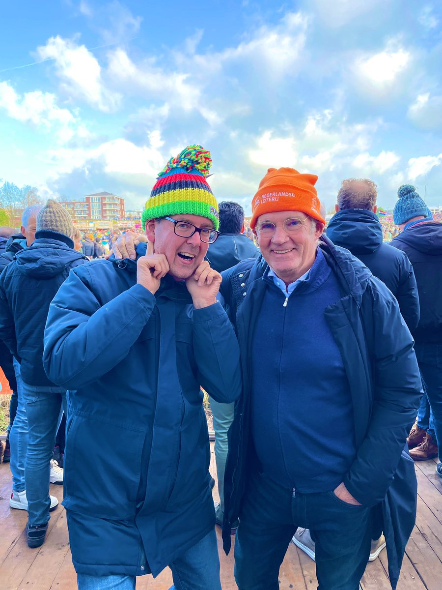 Arnode_jong's tweet image. Van het asfalt van de Cauberg tot de modder van Hoogerheide. Wat is wielrennen toch ongelofelijk mooi. En wat was het een feest vandaag. Met de gedroomde winnaar voor iedereen met een Oranje hart! @mathieuvdpoel 🥇🌈#wkveldrijden #wkhoogerheide2023 #knwu #teamNL