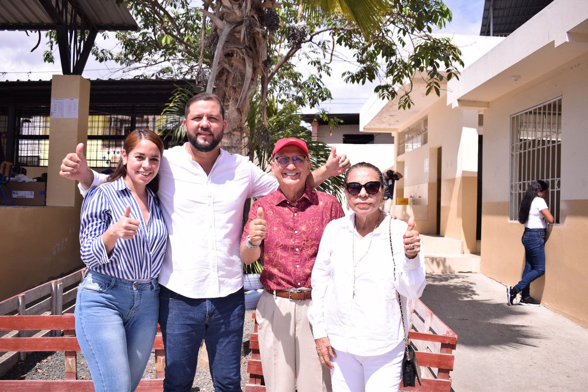 HEGASS's tweet photo. Gracias por tantas muestras de cariño, juntos estamos liderando el futuro de Jaramijó, 🇷🇺 sigamos votando por la Alianza de la Unidad Jaramijense. 💪

#HéctorLideraContigo
#HéctorLideraJaramijó
#HéctorTranforma
#JaramijóTransformado
#UnidadJaramijense https://t.co/4XrG7mpjHq