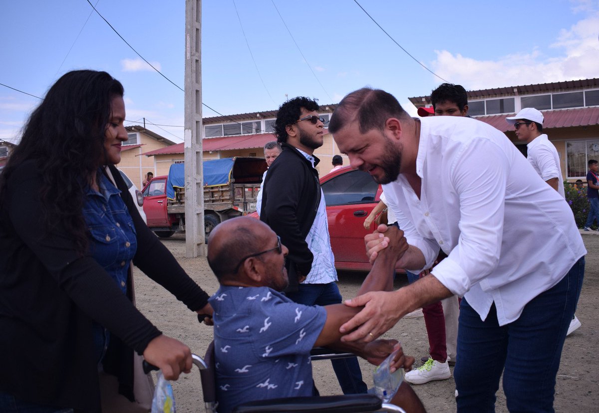 HEGASS's tweet photo. Gracias por tantas muestras de cariño, juntos estamos liderando el futuro de Jaramijó, 🇷🇺 sigamos votando por la Alianza de la Unidad Jaramijense. 💪

#HéctorLideraContigo
#HéctorLideraJaramijó
#HéctorTranforma
#JaramijóTransformado
#UnidadJaramijense https://t.co/4XrG7mpjHq
