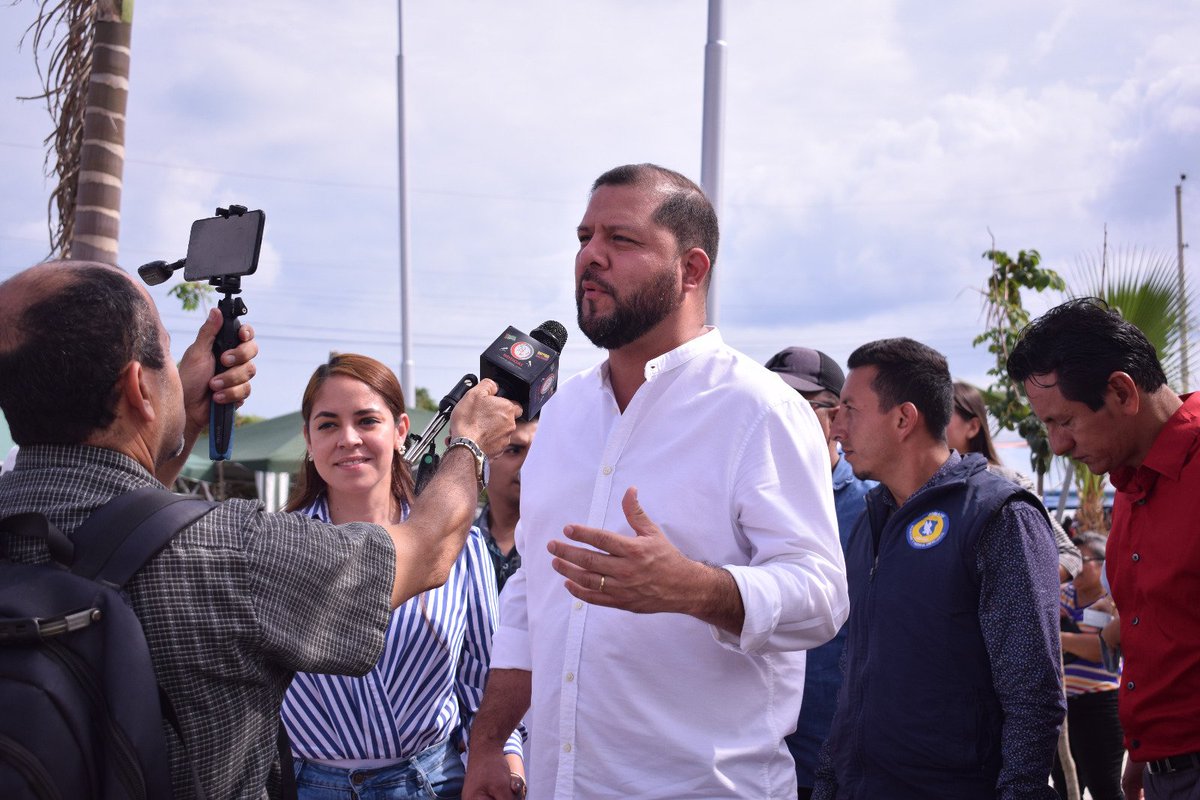 HEGASS's tweet photo. Gracias por tantas muestras de cariño, juntos estamos liderando el futuro de Jaramijó, 🇷🇺 sigamos votando por la Alianza de la Unidad Jaramijense. 💪

#HéctorLideraContigo
#HéctorLideraJaramijó
#HéctorTranforma
#JaramijóTransformado
#UnidadJaramijense https://t.co/4XrG7mpjHq