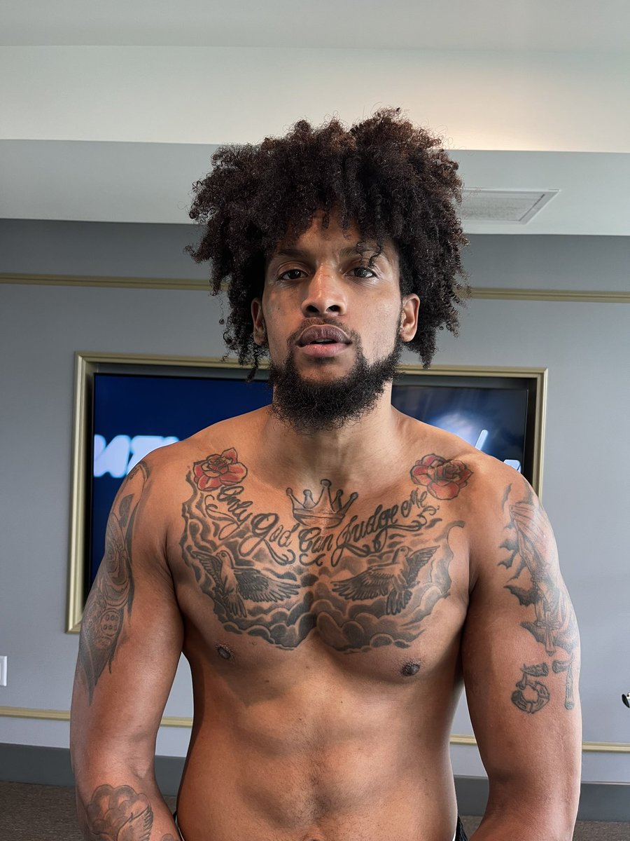 toosmooth_3's tweet photo. I’m locked in fasho!💪🏾🤫 2023 finna be a great year, all it takes is consistency and discipline n have a diet plan “you are what ya eat”focus on ya self ✌🏾 https://t.co/DdDdTPNw6T