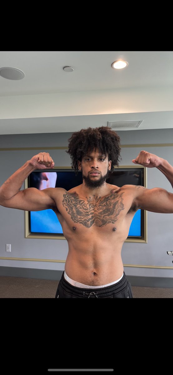 toosmooth_3's tweet photo. I’m locked in fasho!💪🏾🤫 2023 finna be a great year, all it takes is consistency and discipline n have a diet plan “you are what ya eat”focus on ya self ✌🏾 https://t.co/DdDdTPNw6T