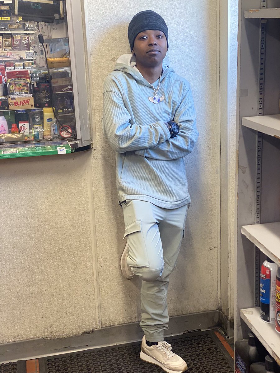 900Youngaan's tweet photo. LETS TURN IT UP LIKES ITS 90 degrees☄️ DRUGS IN MY BODY IM LIT LIKE SOME WEED 🌬NIGGAS 🥷🏽BE SNEAK DISSING AND KEEP PILLOW TALKIN TILL I GIVE EM SOME SHIT THAT THEY NEED💯☄️ #FREEBABYTAY🥷🏽 #FreedaBand 🖤 #LLDOLLA #900Youngaan https://t.co/yZDCaZGGI6