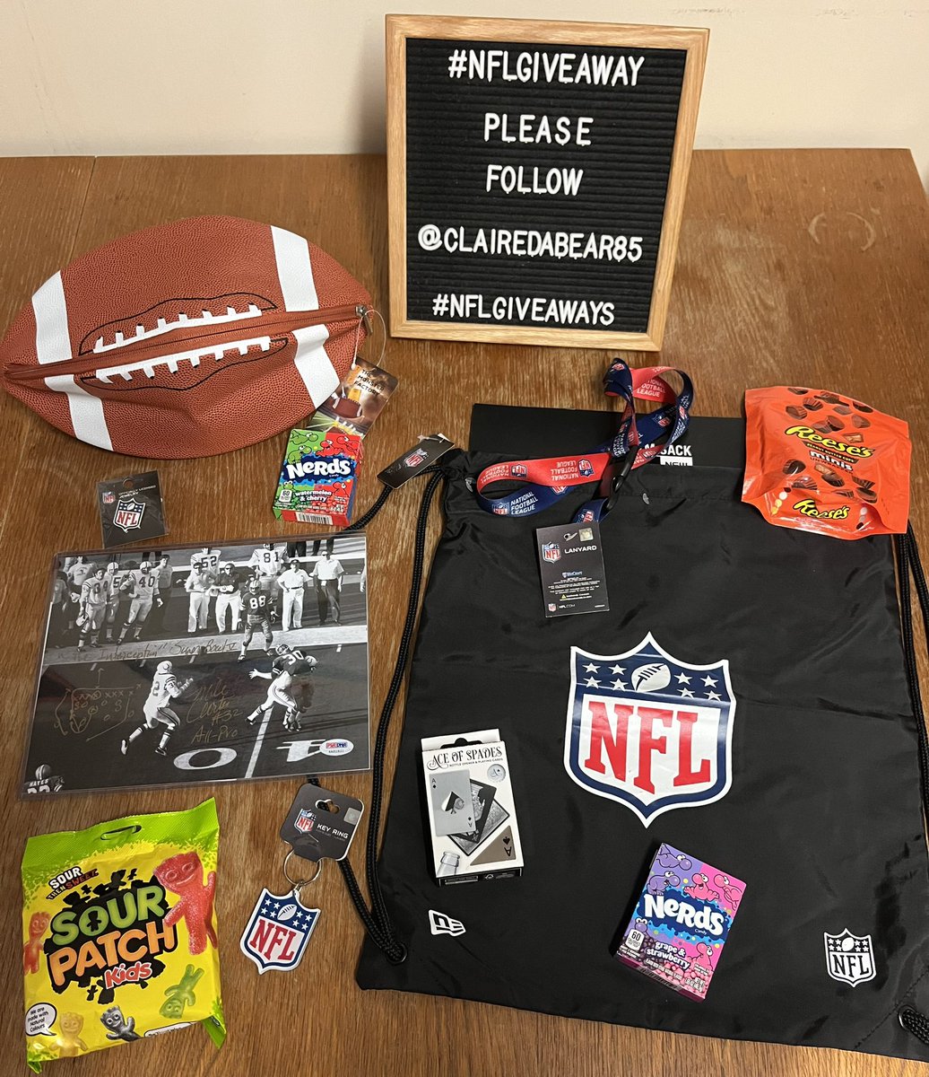 #SuperBowl #NFLGIVEAWAY For a chance 2 #win this #prize full of #SWAG Inc a #RARE #Retro #SIGNED item from Super Bowl 5. You MUST be following <a href="/clairedabear85/">Claire Da Bear</a> &amp; RT &amp; like ❤️ this link. The #Giveaway will run to 17/2 &amp; is open 2 ALL #NFL fans globally #PHIvsKC #superbowlsunday 🏈