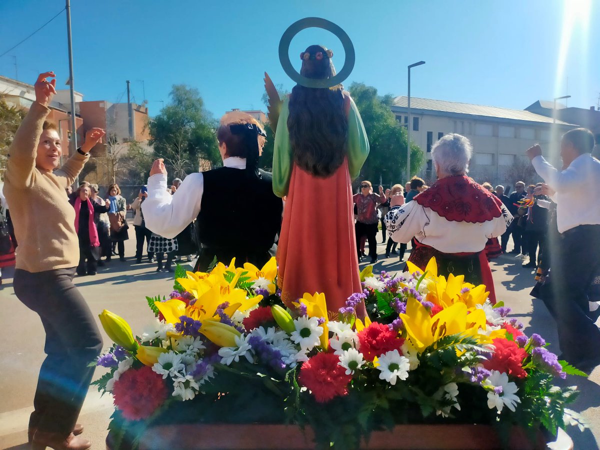 casteleonesLh's tweet photo. Celebrando Santa Agueda @casteleonesLh @masarinena @esquerraLH @LHAjuntament https://t.co/FxBSPkBJj2