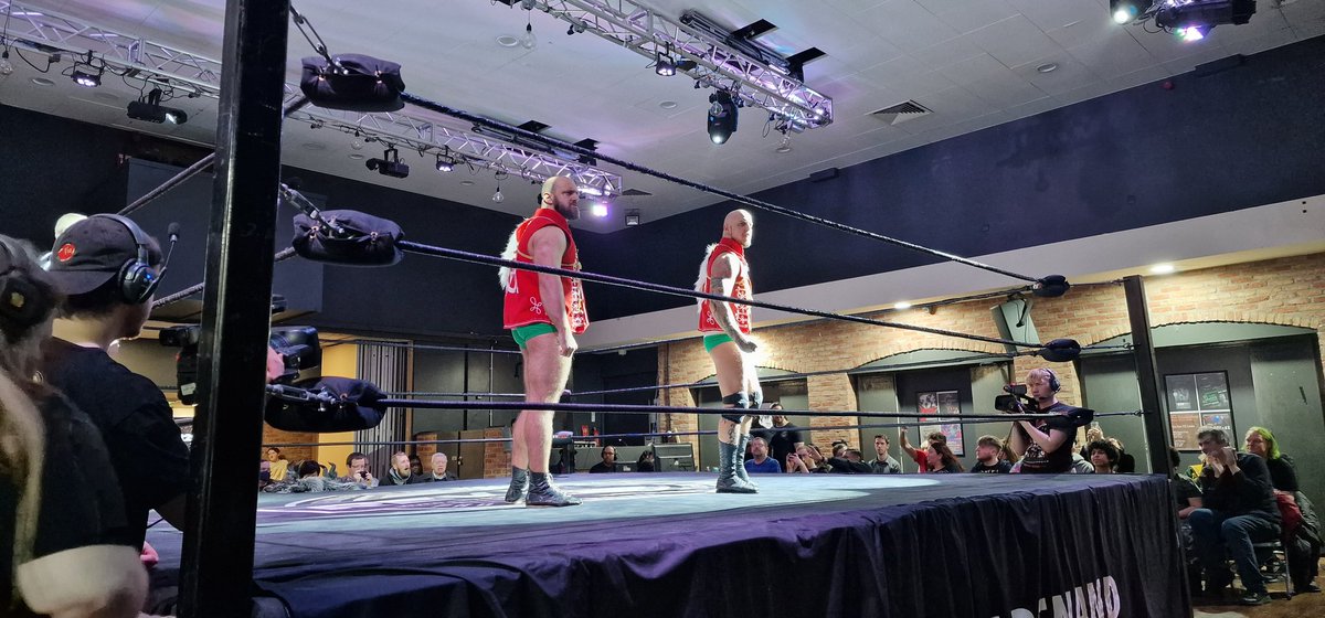 TheHCWShow's tweet image. Coming up as the penultimate match of the night, we see The #ArrowsofHungary, @IcarusAaron and @WrestlerDover taking on #SunshineMachine @ChuckMambo and @PureTKC!! #BritWres #BritishWrestling #RevPro #UKIndies