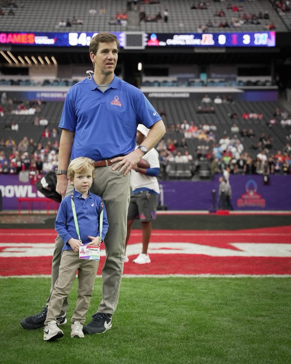 The Manning brothers are ready to go! #ProBowlGames