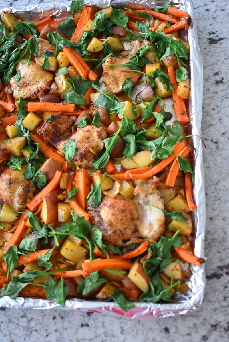 theloulougirls's tweet photo. There are days when I love to cook &amp; days when I don’t. I dread the cleanup, that is why One Pan Roasted Chicken and Veggies is ideal.
https://t.co/OhafIDw2ok

#food #recipes #yummy #chickenthigh #chickenrecipes #chicken #quickrecipe #chickenandveggies #onepanmeal #dinnerrecipes https://t.co/aPaetDWnax