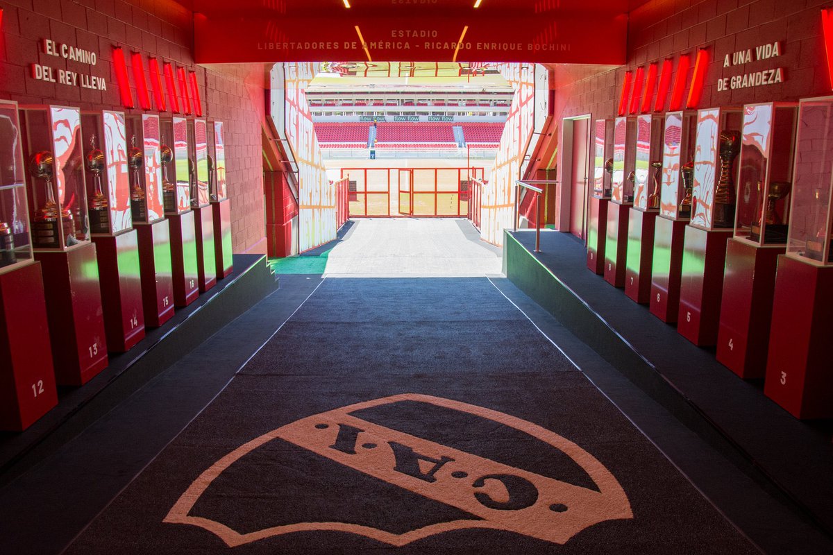 sebaongarelli's tweet image. The tunnel walk from the dressing room at the #Independiente stadium with the 18 international cups on both sides 1️⃣8️⃣🏆

📍@Independiente ⚽️🇦🇷
