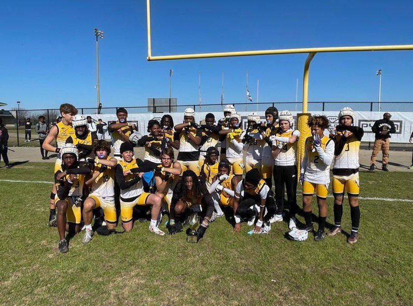 My 🐝 bros brought home the hardware!!! T us at the top!!! 
#buzzgang #BUZZLOVE #WeBuzzN #Tdup #7v7pylonchamps