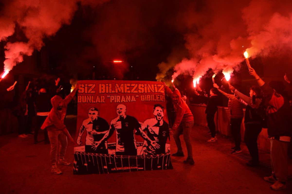 Parçalı Peşinde tweet media