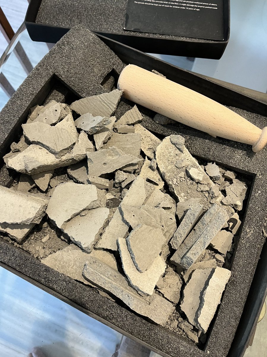 techbytes24_'s tweet image. #POCOX5Pro5G Invite Box Youtuber&apos;s Ki Illa Vacindi Oka Concrete Ni Brick Cheste Aa Invite Card Vasthundi
    Indirect Ga E Mobile Ni Kuda Update&apos;s Ichi Mobile&apos;s Ni Brick Chestam Ani Cheputundi
     #POCOX5Pro5Ginvite