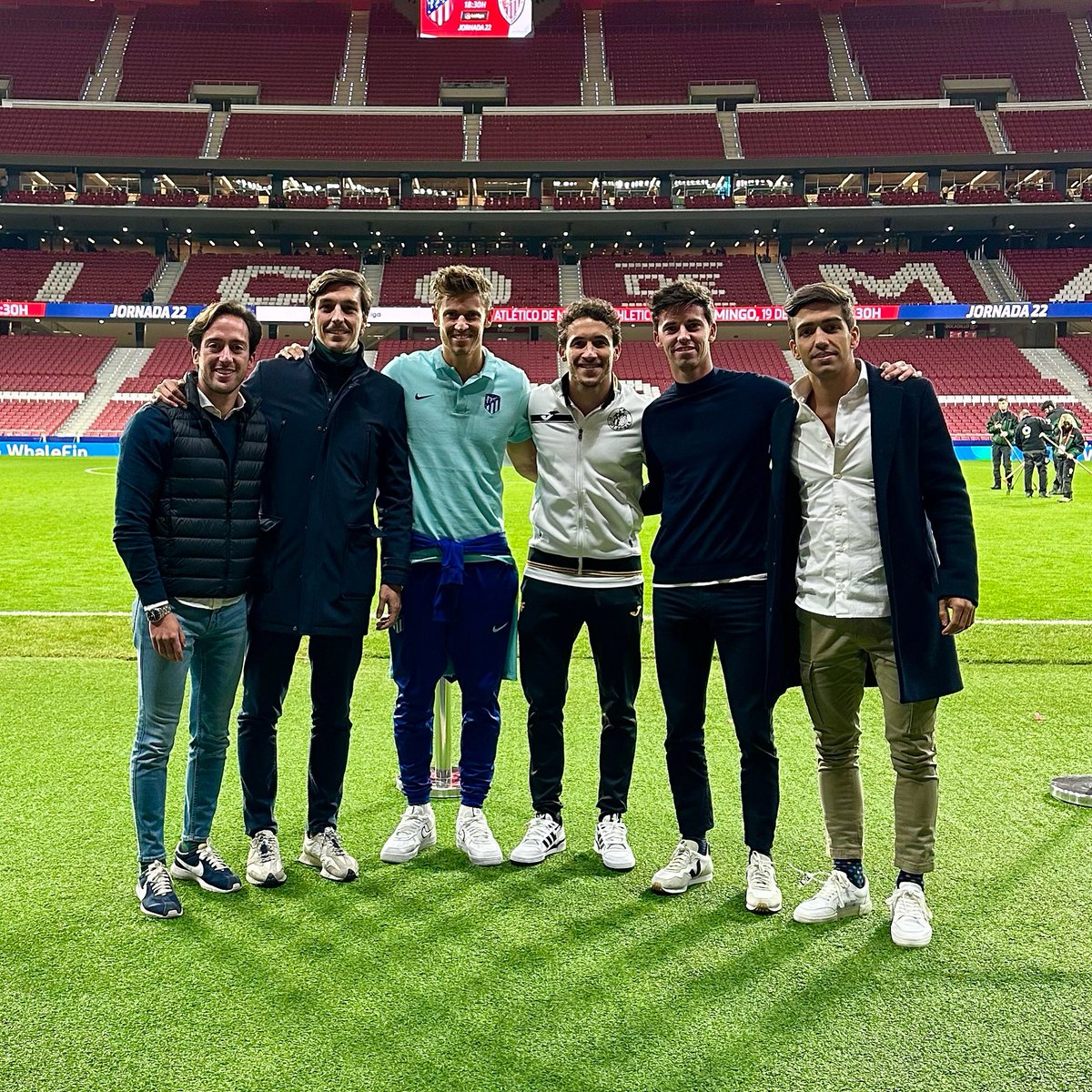 albertobustar's tweet photo. Special game ✨ Football &amp; friends. https://t.co/D79qzFEWby
