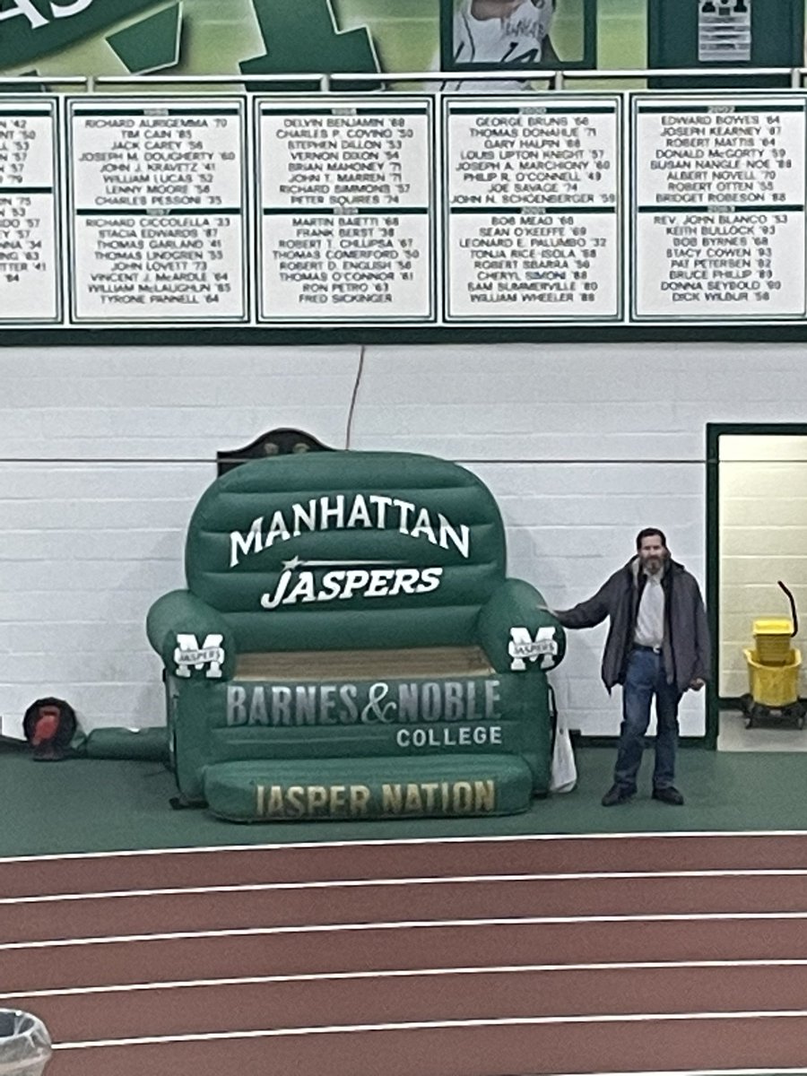 KingcougarMike's tweet photo. @DavidBSack @QuarterRico @DavePolaski @gilligan80 @JohnnyKamen @johnnysfgiants @eddiesofficials @rstones199 @_RF30 @OrioleRich @EPLSB @andrew_gabriele @mannymanz3 @marctalky1 @mannymorales120 #NCAA 🏀 25 #RuderBroncs #ManhattanJaspers w @royaltytoursusa https://t.co/cSfBD0aE9r