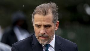 rdknowles2010's tweet photo. FINALLY. Hunter Biden is the adult in the room. He's done playing. No one had authority to look at contents of his computer. No one had authority to share or exploit that content. TY, @meiselasb @MeidasNetwork.
https://t.co/u84wzQWGYM https://t.co/61wHQ4wGrH