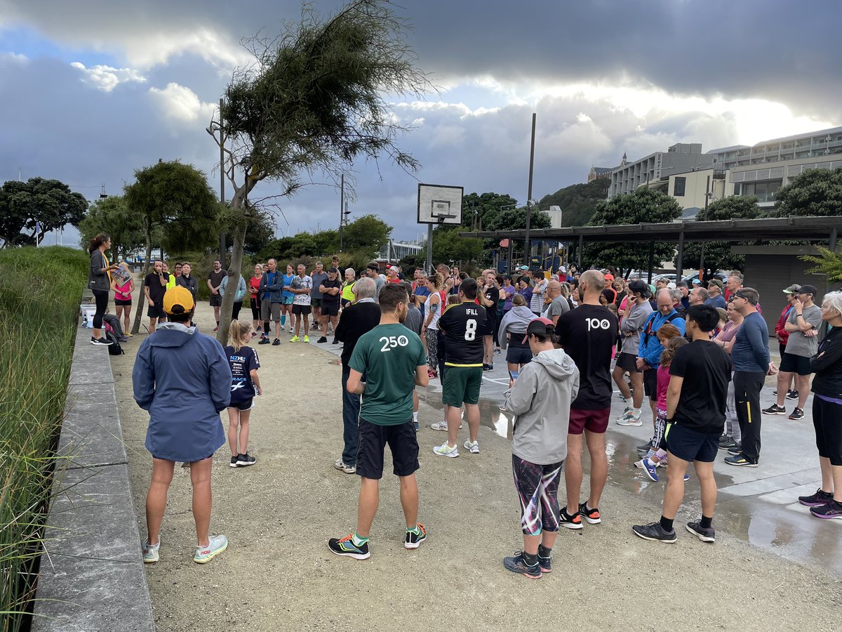 74Running's tweet photo. Big turn out for @parkrun in Pōneke / Wellington city #runwellington https://t.co/H8I0pBjITd