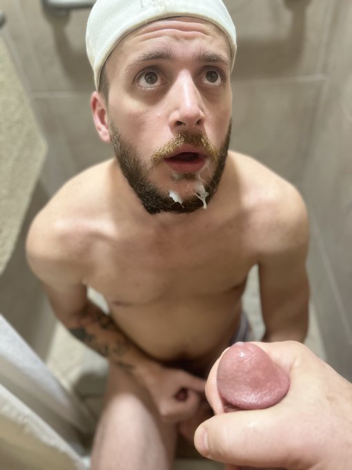 Watch Kyle Hart's leaked NSFW photo on TwXstars