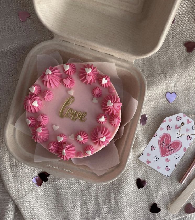 msdede_x's tweet photo. In the spirit of Val’s, I will be giving out a free Bento Cake courtesy of Anon❤️

Just quote this tweet and if you have zero engagements by 6pm tomorrow, it’s yours 🎉 https://t.co/5w2MqrHePf