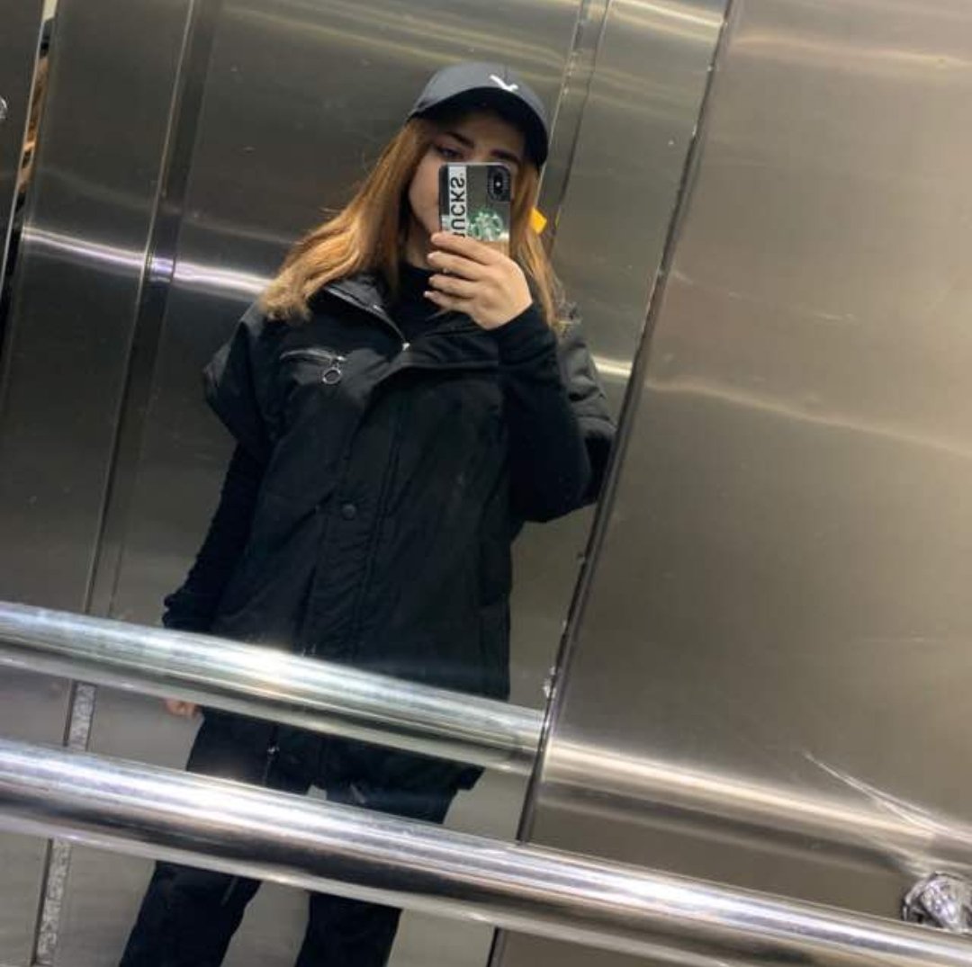 13neda80's tweet photo. بد نباشه ما هم یه عکس تو اسانسور انداختیم https://t.co/bgI9gGceC4