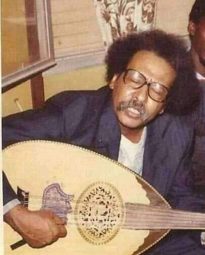 أظنك عرفتي
عذاب المغني
و طبلو المجدّع
شظايا التمنى
حروفو البتجزع
في لحظة تجني
خطاهو البتهرع
متين تطمئني...❤️🤍