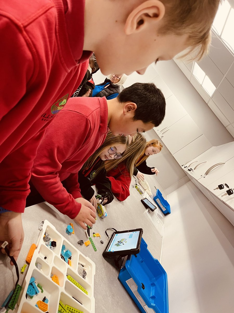 SchoolHillside1's tweet image. #HillsideCodingClub had a fantastic robotics workshop @AberdeenSci where they worked in Teams to build chosen projects using @LEGO_Education #WeDo. @DigitalXtraFund @DigiSkillsEd @codeclubscot @CodeClub