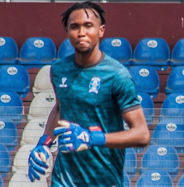 ShootingSc's tweet photo. All the actors on the pitch were fantastic in their various roles today.

But this young lad was outstanding in between the sticks.

For the 2nd consecutive game on home soil, he kept a clean sheet, doing so in a fabulous way.

Give it to Johnson Okechukwu, for his sharo reflexes https://t.co/FLrZwYmS97