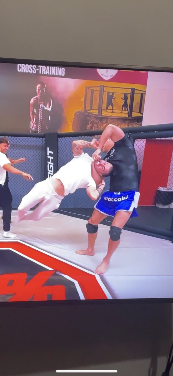 Greg MMA qui manque de buter <a href="/LeBouseuh/">LeVraiBouseuh</a> dans la vidéo de <a href="/Inoxtag/">Inoxtag ⚡️</a> 😂😂😂 J’ai cru que c’était la fin de YouTube là 😂