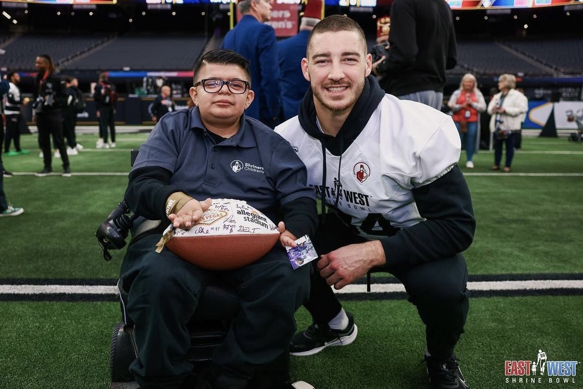 kyle_soelle's tweet photo. Grateful for the opportunity to be a part of the @ShrineBowl ! Meeting the amazing children from @shrinershosp was the highlight and a reminder of why we have a platform to make a positive impact. https://t.co/odUquUz95c