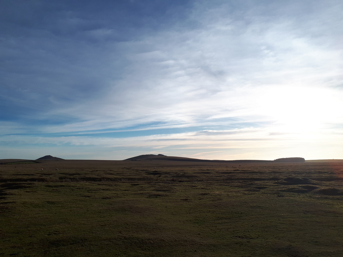 DavidstowInfo's tweet image. Today's bike ride took me up on to #Davidstow Moor instead of the River #Inny Valley.

The not quite record high pressure further north meant the sun was shining across this part of #Cornwall, and #Dartmoor was clearly visible in the distance:

1/2