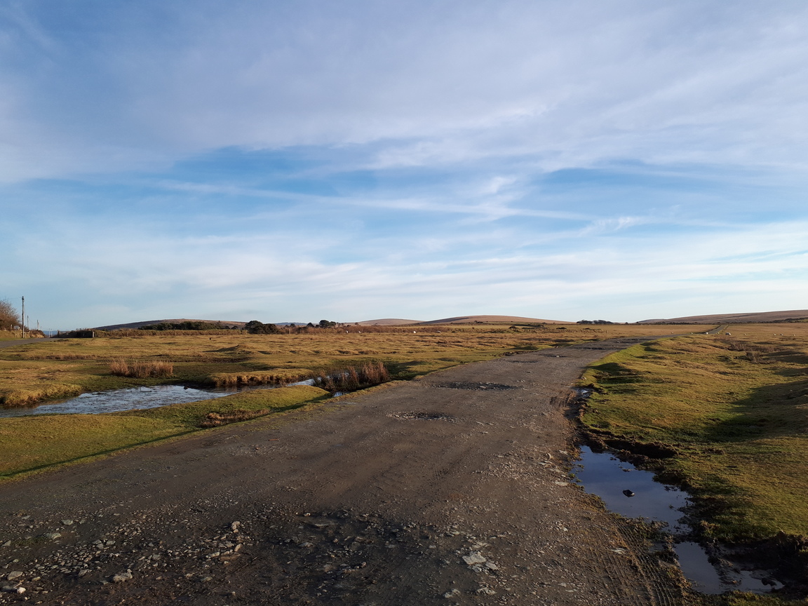 DavidstowInfo's tweet image. Today's bike ride took me up on to #Davidstow Moor instead of the River #Inny Valley.

The not quite record high pressure further north meant the sun was shining across this part of #Cornwall, and #Dartmoor was clearly visible in the distance:

1/2