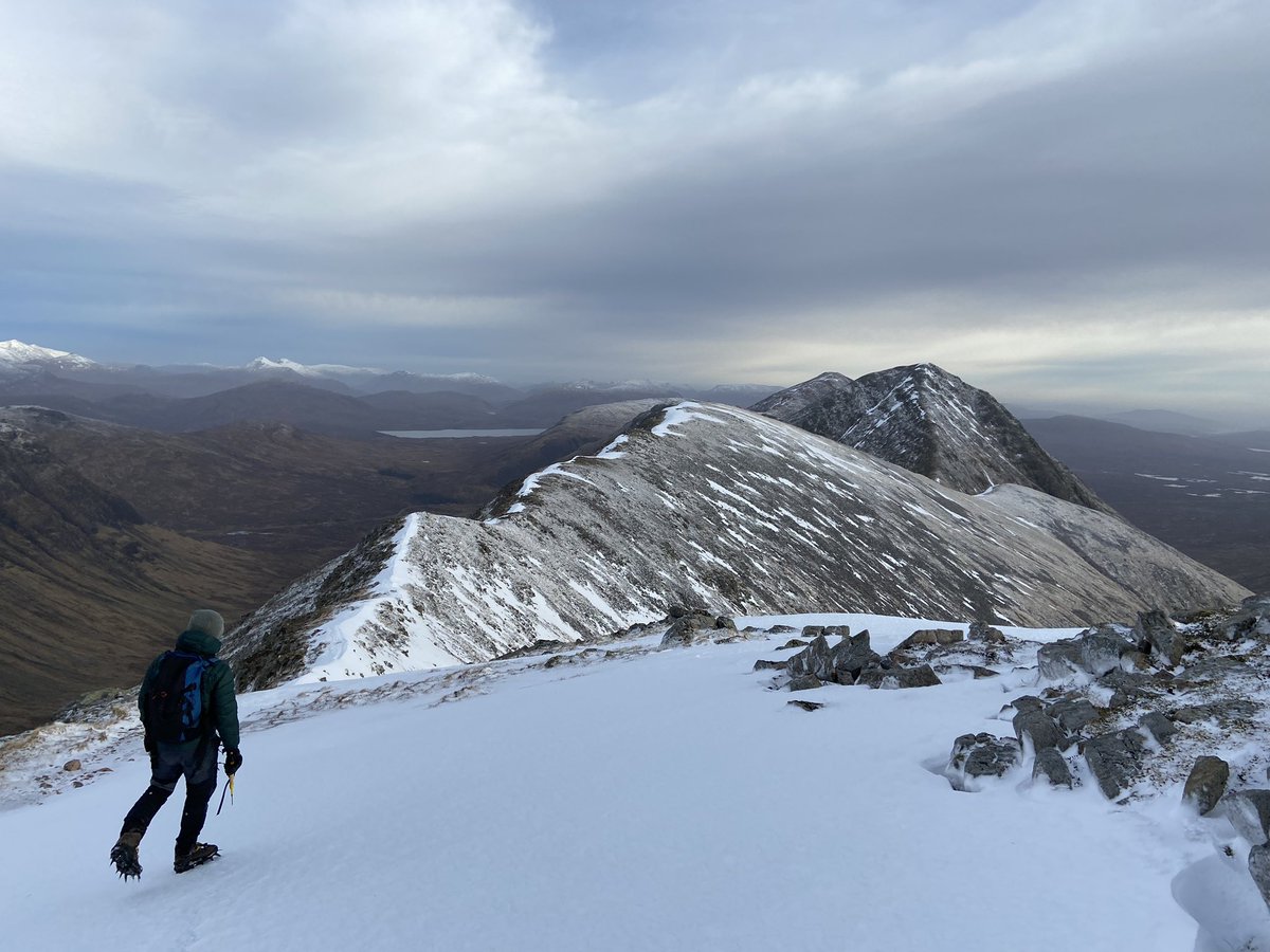 AlanLaw_'s tweet image. Awesome day on Buachaille Etive Mòr. Not much snow, but where it has persisted, it was solid! Crampons and axe needed #ScotWinter #thinkwinter