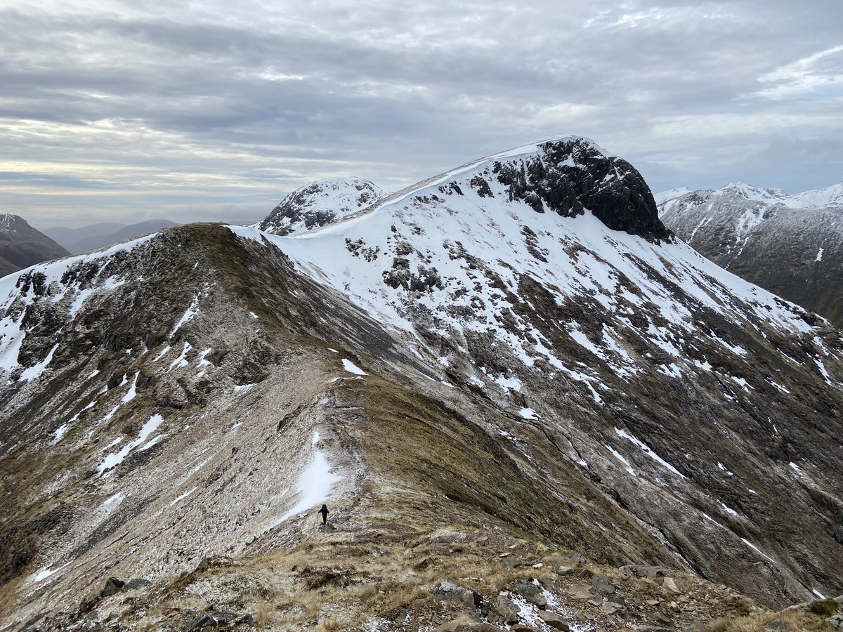 AlanLaw_'s tweet image. Awesome day on Buachaille Etive Mòr. Not much snow, but where it has persisted, it was solid! Crampons and axe needed #ScotWinter #thinkwinter