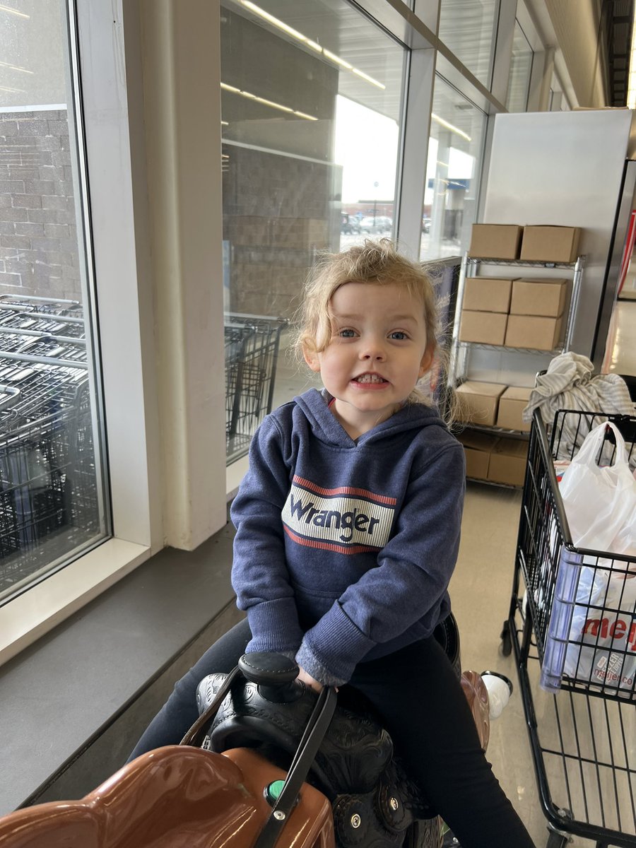 BTurson32's tweet photo. Saturdays are for W’s 🏀 and Sundays are for rides on Sandy at the grocery store 🐴 @JenniferATurson 

❤️ https://t.co/JvCkMMsz67