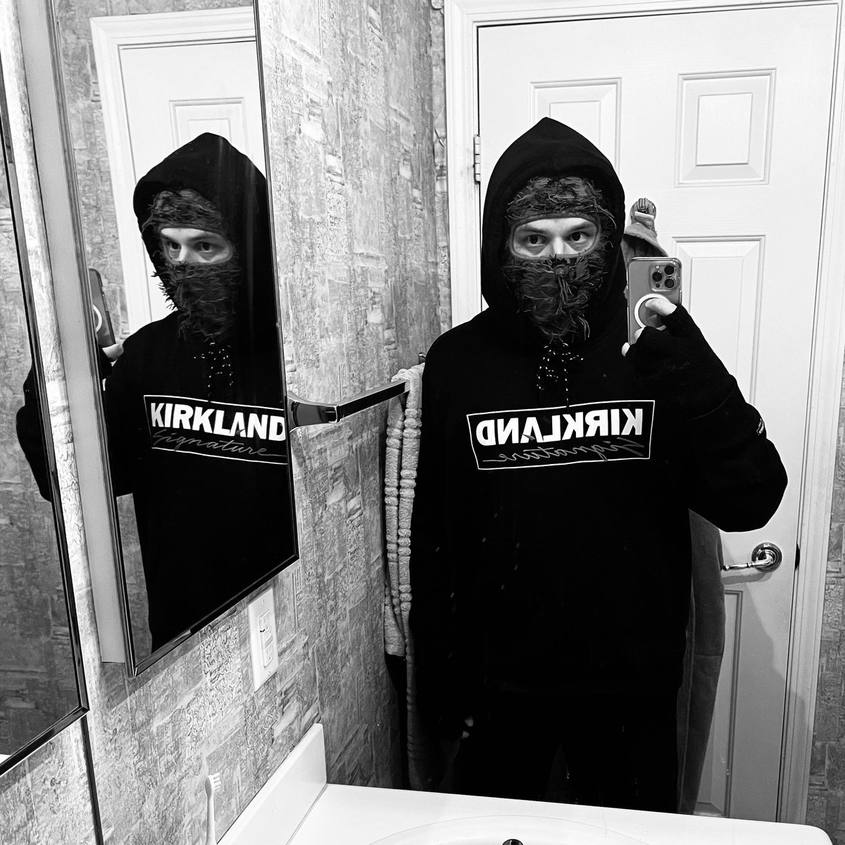 𝐓𝐀𝐋𝐎𝐍𝐒 tweet media