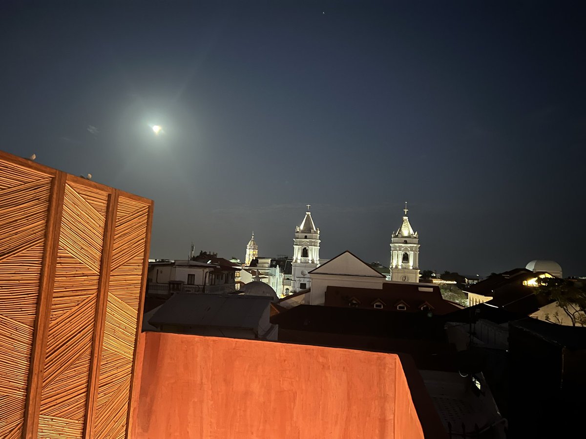 MandySealey's tweet image. About last night 😍 #rooftop and #bellini