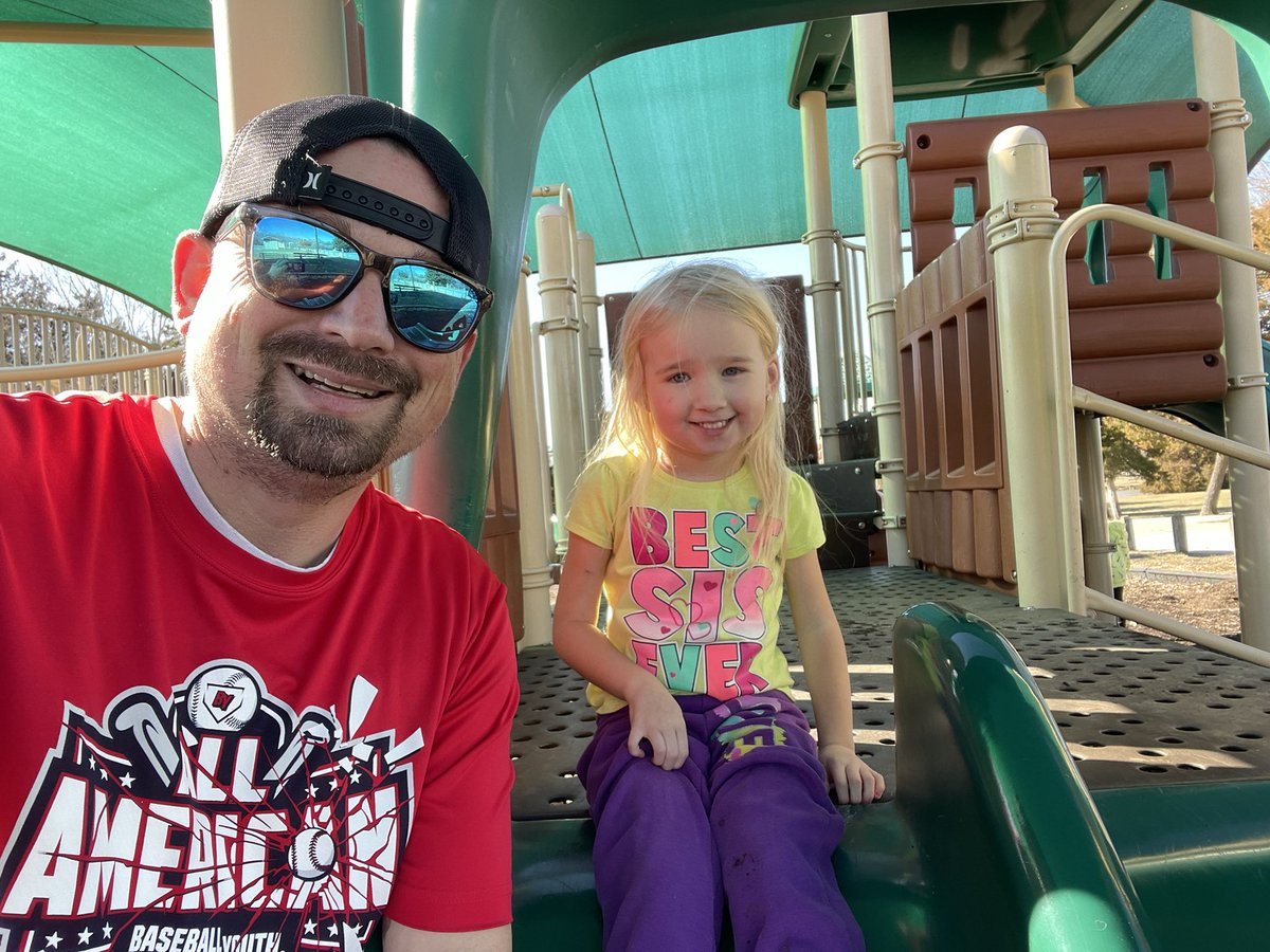 jcarroll7731's tweet image. Beautiful day for some park fun! Get out and enjoy some nature today! #singledadlife
