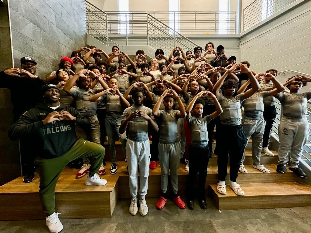 100 youth football players in Atlanta were outfitted with protective gear to raise awareness of the importance of sports safety inspired by <a href="/HamlinIsland/">𝐃𝐚𝐦𝐚𝐫 𝐇𝐚𝐦𝐥𝐢𝐧</a> and donated by <a href="/TaylorHaugen80/">Taylor Haugen Foundation</a> - thanks to  <a href="/SanyaRichiRoss/">Sanya Richards-Ross</a> <a href="/LlamaDay/">La llamada de Cthulhu y otros relatos</a> for attending the event. <a href="/AtlantaFalcons/">Atlanta Falcons</a>  <a href="/BuffaloBills/">Buffalo Bills</a>