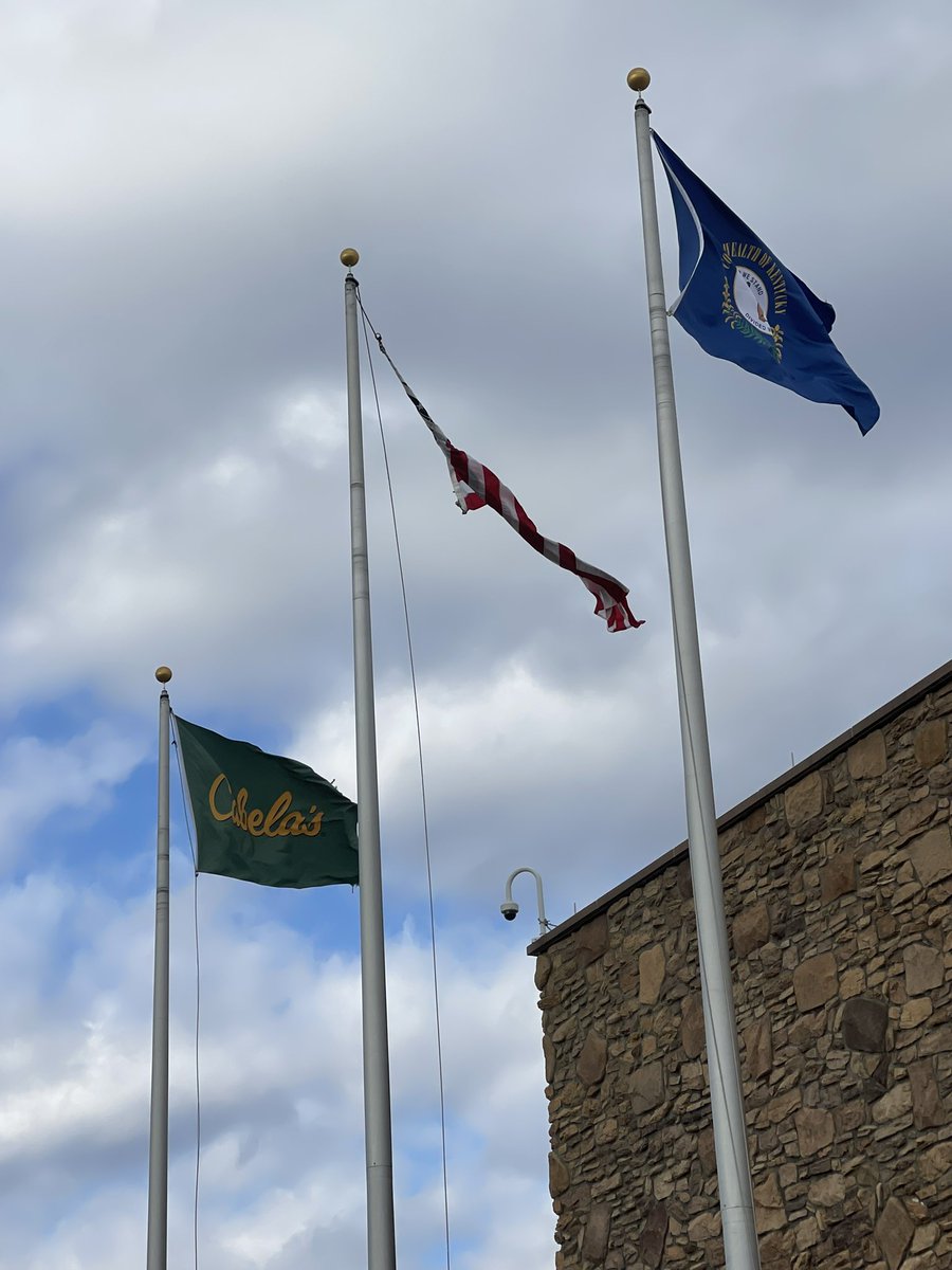 TimmyTim2014's tweet image. .@BassProShops @Cabelas Sad that your Louisville KY store flies an American flag like this!   #DoBetter
