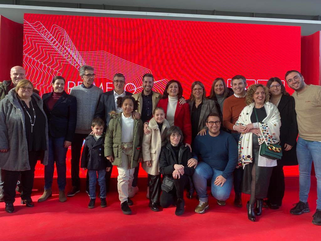 arnedopsoe's tweet photo. 🌹Hoy hemos participado en la presentación de los candidatos y candidatas de los municipios de más de 1.000 habitantes, donde @javidearnedo continuará siendo nuestro Alcalde y trabajando por #Arnedo a partir de mayo. #PrimeroArnedo #PrimeroLaRioja https://t.co/QVVdibqOem