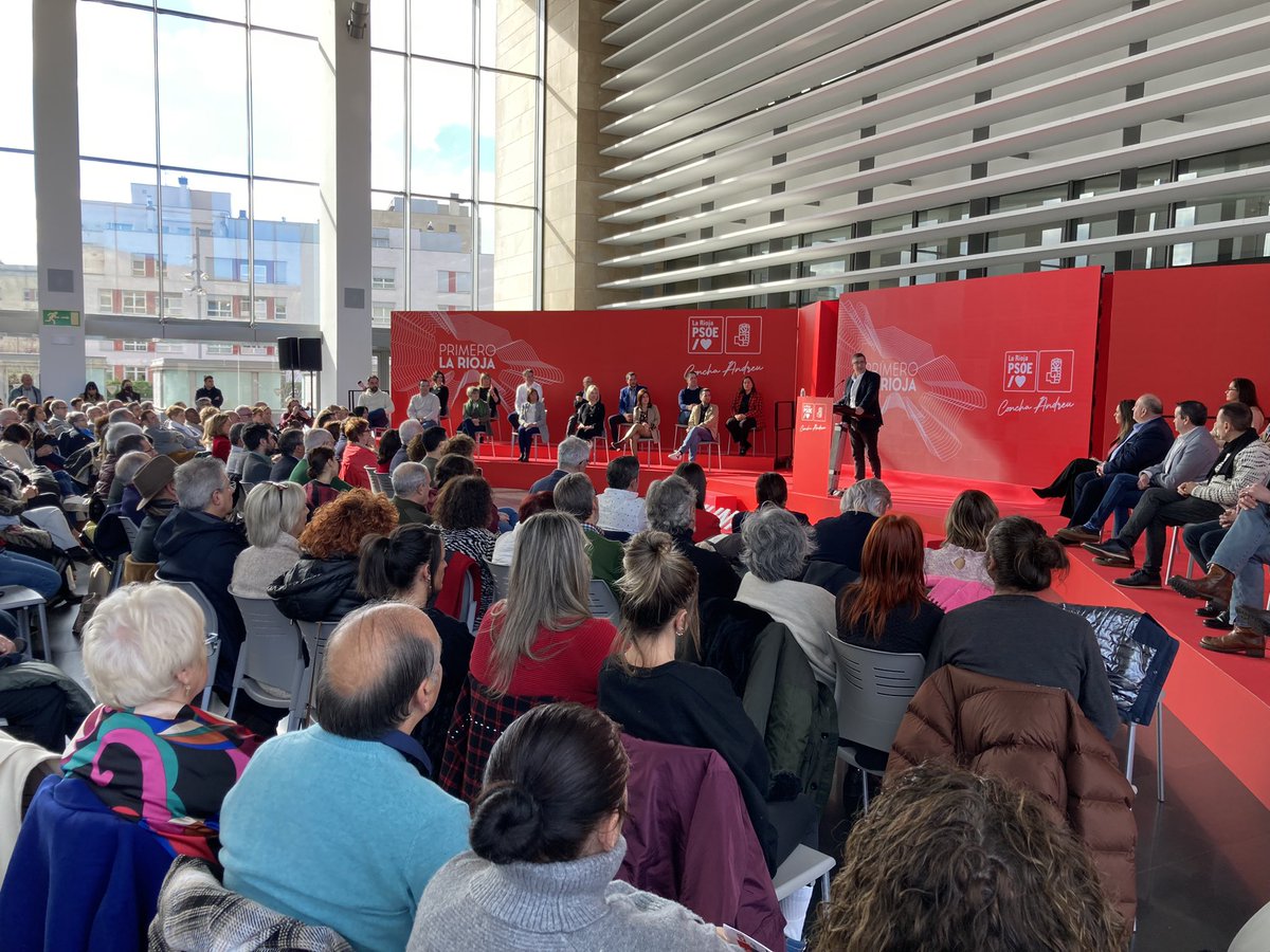 arnedopsoe's tweet photo. 🌹Hoy hemos participado en la presentación de los candidatos y candidatas de los municipios de más de 1.000 habitantes, donde @javidearnedo continuará siendo nuestro Alcalde y trabajando por #Arnedo a partir de mayo. #PrimeroArnedo #PrimeroLaRioja https://t.co/QVVdibqOem