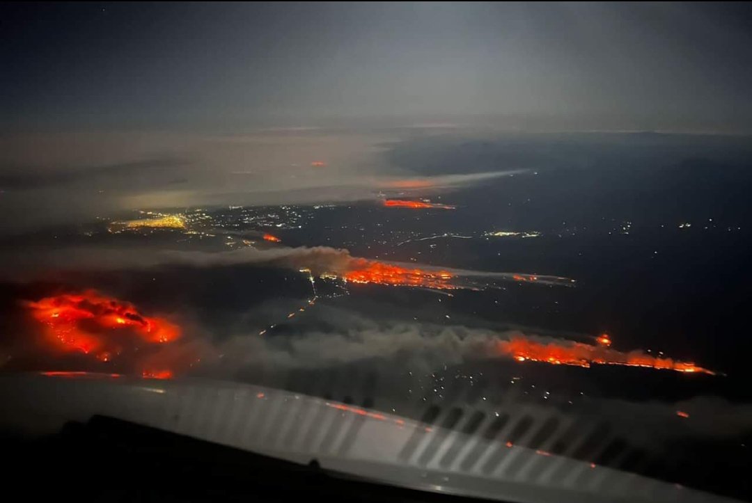 CarmenGordonOfi's tweet photo. @GabrielBoric @alferdez @GabrielBoric Que pasa con los incendios provocados desde Maule al sur de Chile??? Cuando van actuar como corresponde? El país se quema. Miles de familias lo han perdido todo y siguen. Donde está el @GobiernodeChile que lo iba a cambiar todo? Hagan algo incompetentes e inútiles😡 https://t.co/bG4UCjTjFL