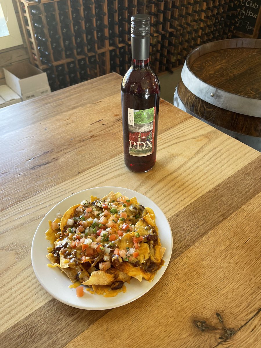 We are a great choice for Tuesday lunch!#tuesdaylunch #weekdaylunch #winelover #chestercounty